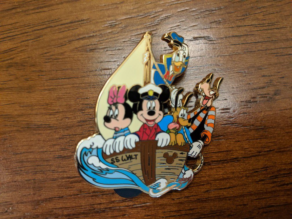 Disney LE Pin 250 Disney shopping sailing series with Mickey Mouse, Minnie Mouse, Goofy, Donald Duck and Pluto