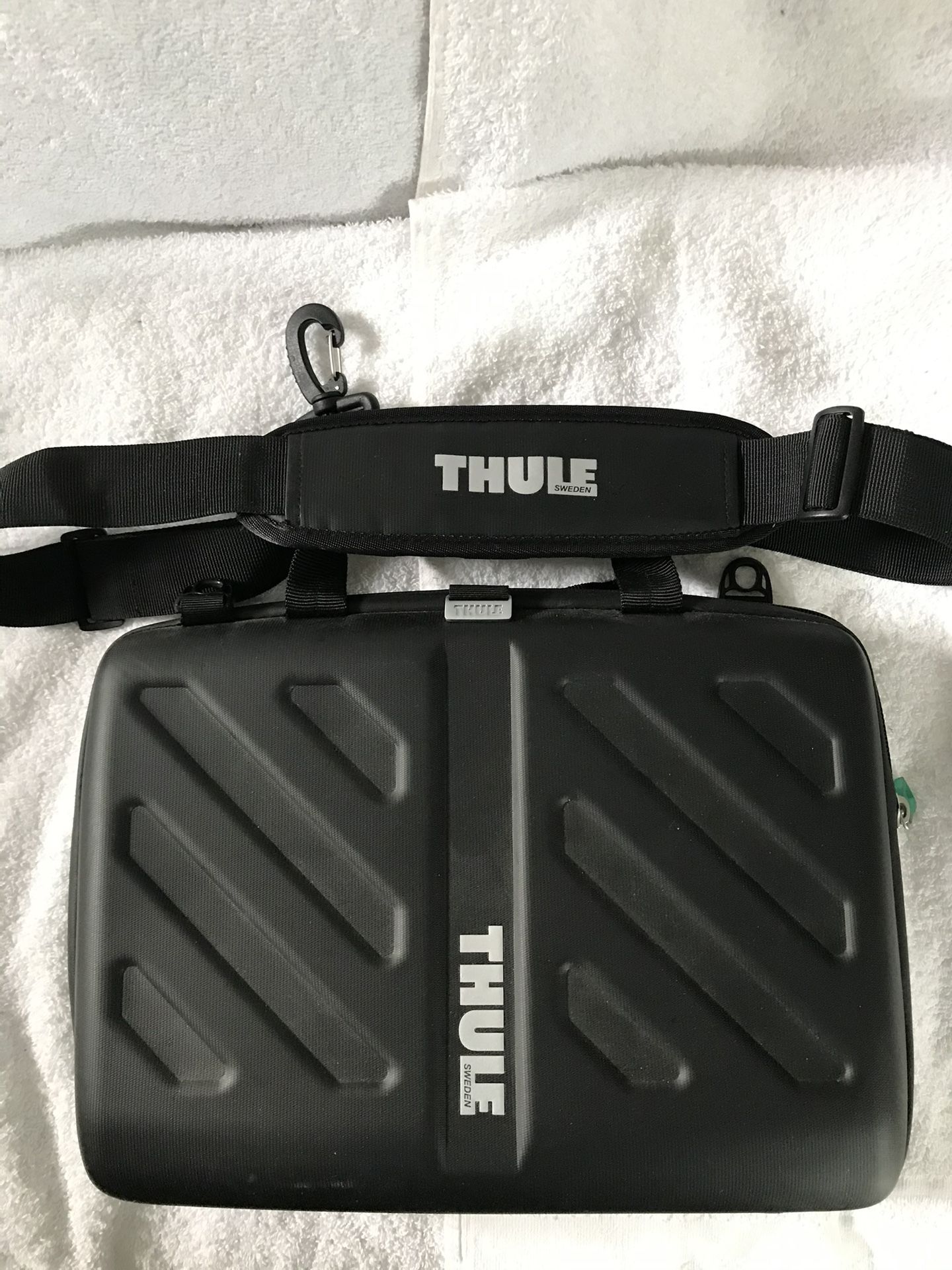 Thule 13” Hard Laptop Carry Case