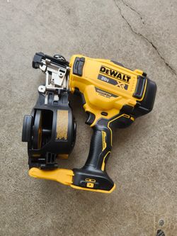 Dewalt 20v XR 15° Roofing Nailer DCN45RNB [TOOL ONLY]... NUEVO_NEW $320 PRECIO FIJO_FIRM PRICE 