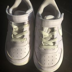 Toddler Nikes light purple