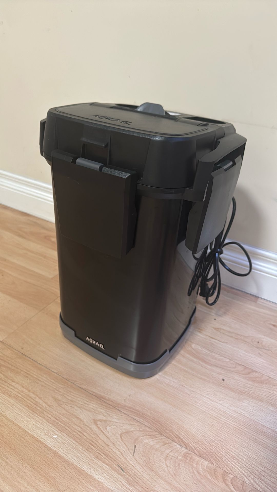 Like New Aquael UltraMax 1500 Aquarium Canister Filter (made In Poland)