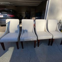 Dinibg Chairs Like New 