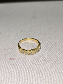 14 Gold Band Ring with Five Stones