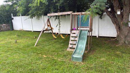 Free swing set/ playground