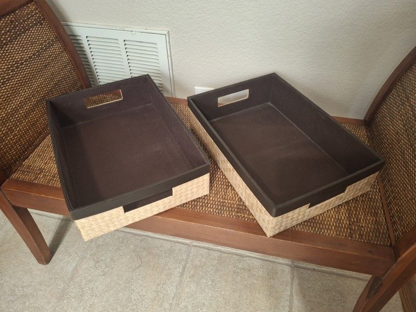 Set Of 2 Wicker Trays In Excellent Condition