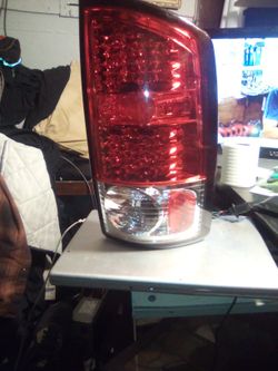 02.   To.   06.     Dodge Ram.    Passenger Side Tail Light Assembly 