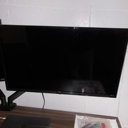 TCL 32® Class S3 (32S331) 720p HD LED Smart TV with Roku TV