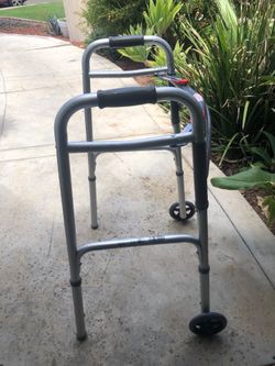 Foldable walker