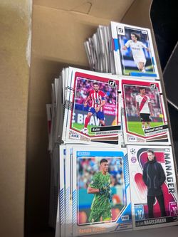 900 base soccer cards