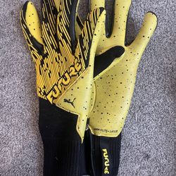 GOALKEEPER GLOVES BRAND NEW 