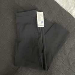 Lululemon Women's On The Move Pant - Black - Size 8 for Sale in Snohomish,  WA - OfferUp