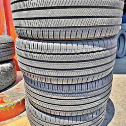 235/45/18Michelin vendo un set de llantas usadas excelente condiciones de vida las 4 ✅🤩I am selling