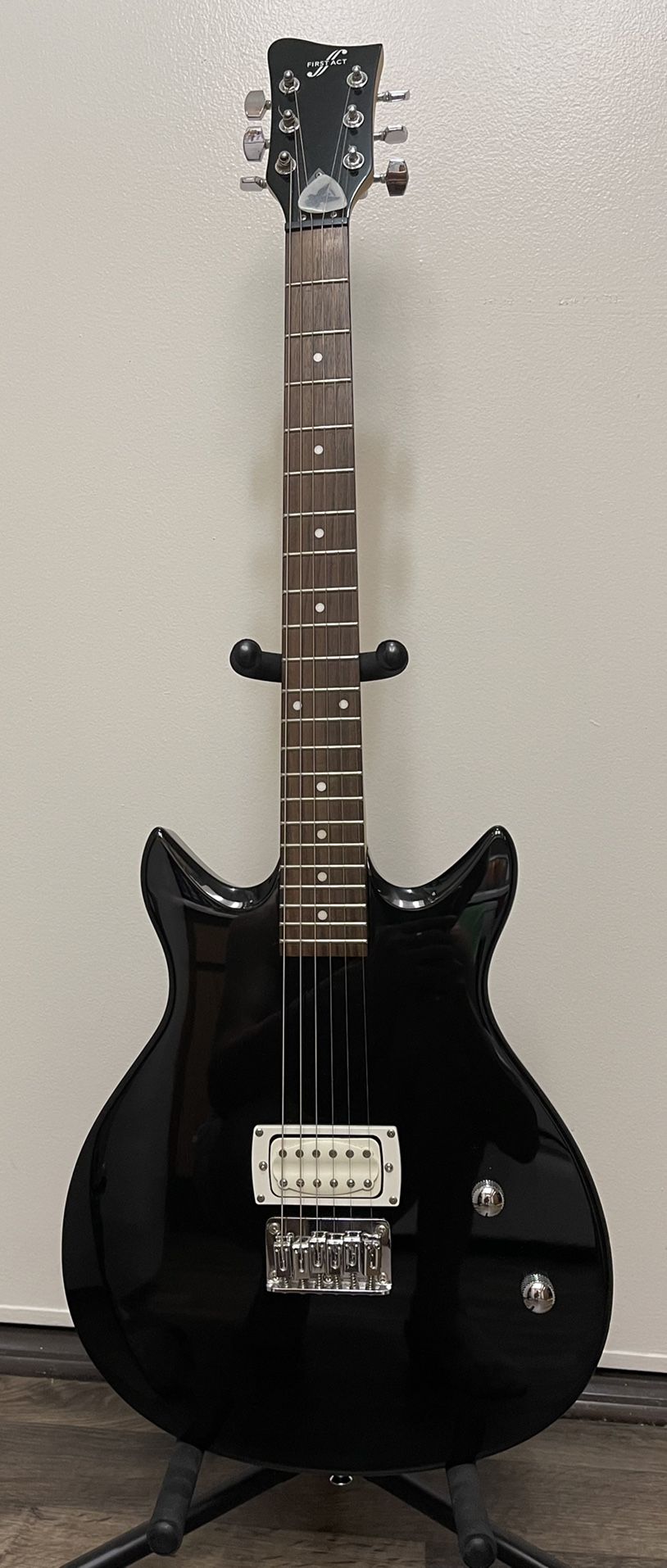 FIRST ACT ME537 Electric Guitar 38” 25.25” Scale Volume Never Used Like New
