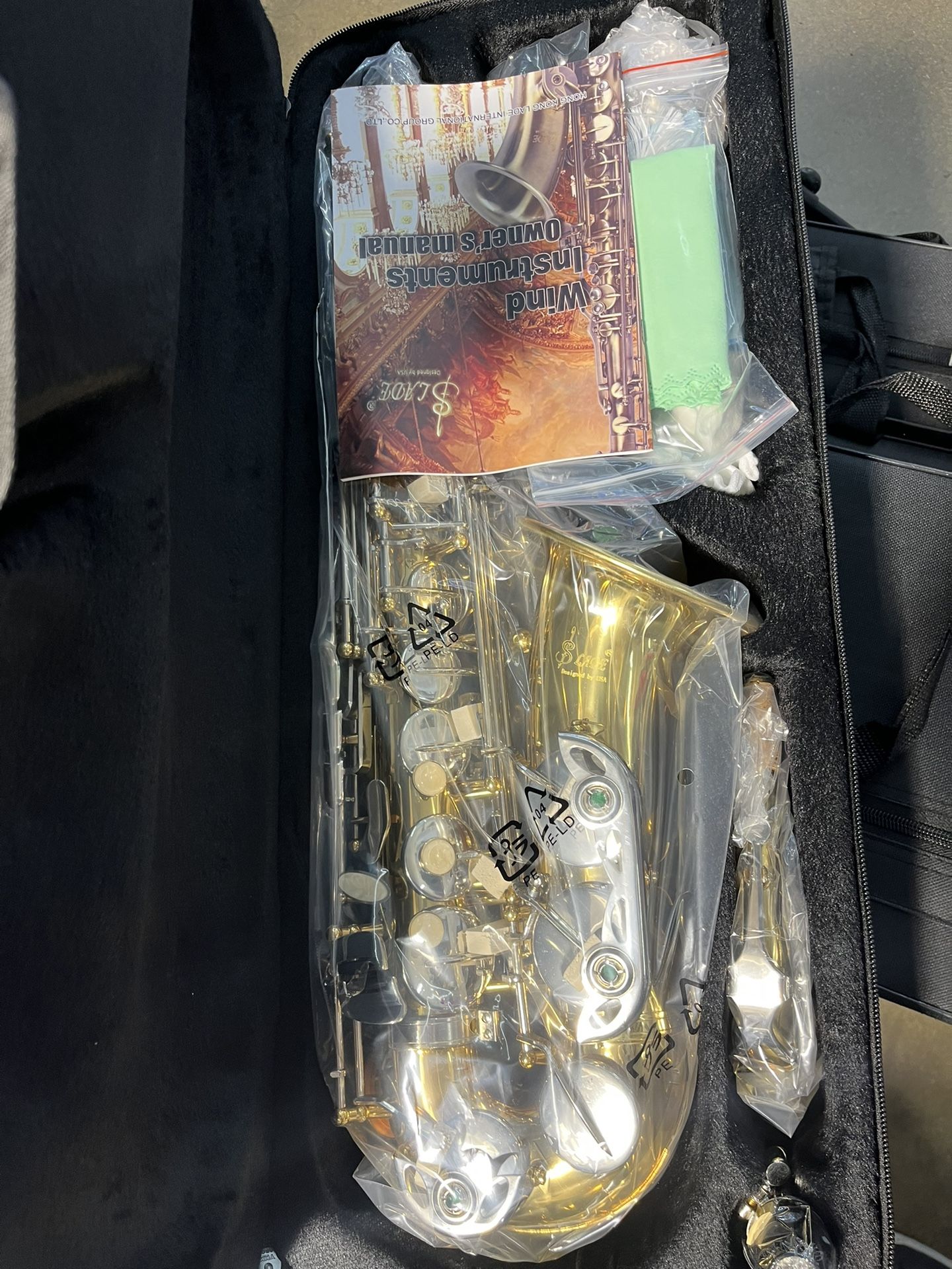 Saxophone π· Brand new