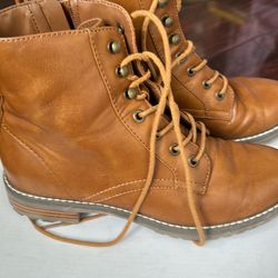 Women’s boots size 6 1/2