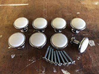 Cabinet Pulls 1 1/4” Diameter White & Crome