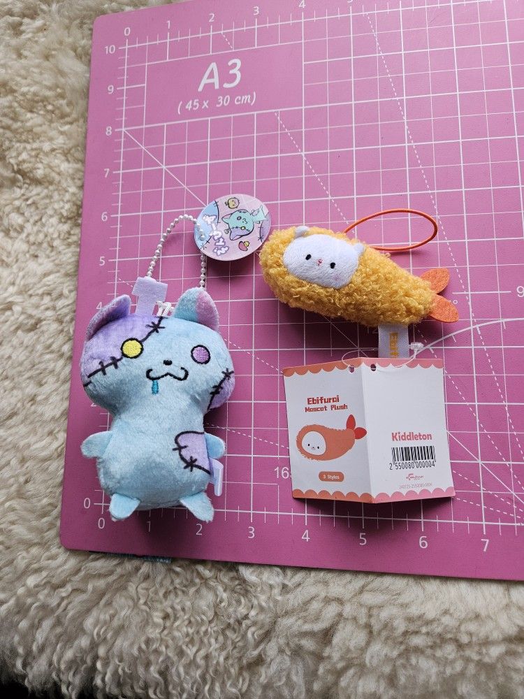 Zombiz Cat Plush Mascot Keychain + Ebifurai Mascot Plush Freebie 