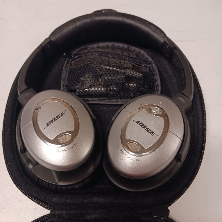 Bose Quiet Comfort 15 Wired Headphones W/ Case