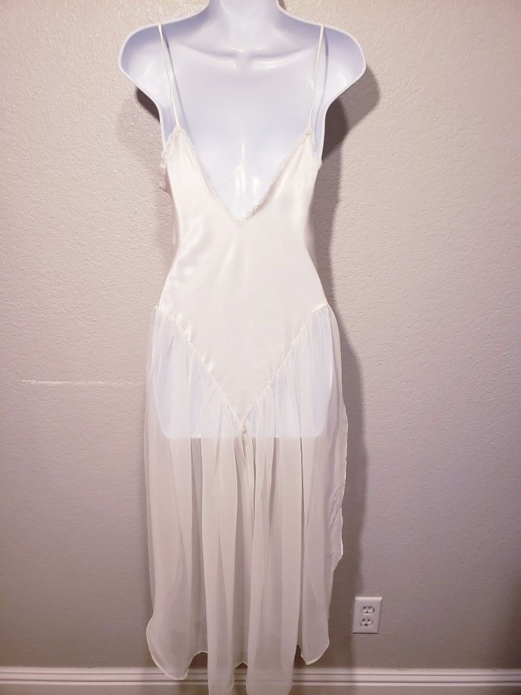 Cacique Lingerie White Princess Nightgown Size Small for Sale in Las Vegas,  NV - OfferUp