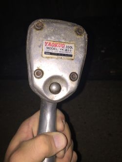 Pneumatic impact wrench