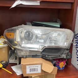 2016-2019 Toyota Tacoma RT Headlight Assy 