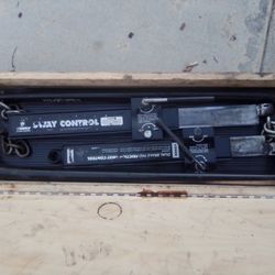 Weight Distribution Hitch with Sway Control