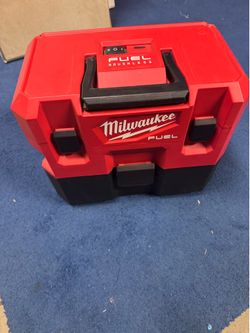 Milwaukee m12 vacuum used like 2 times 110$