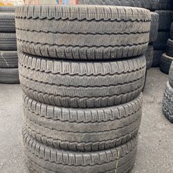 235/65R16 C Marca Continental En Perfectas Condiciónes De Vida