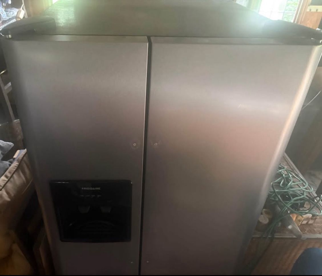 FRIGIDAIRE USED VERY NICE