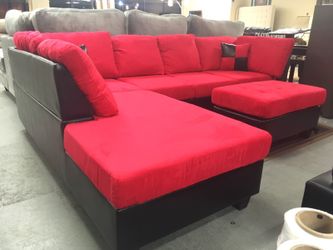 BRAND NEW SECTIONAL WITH OTTOMAN