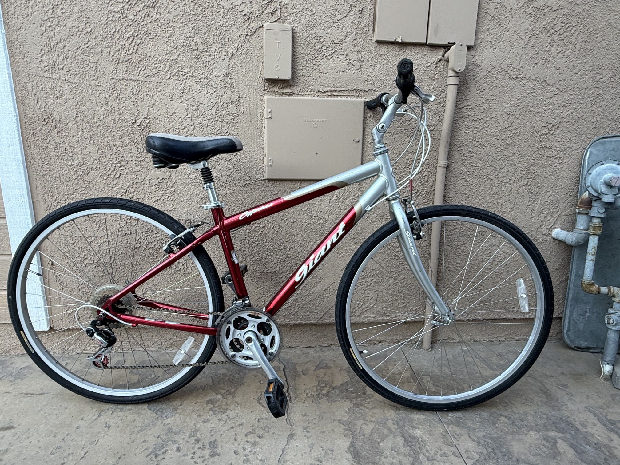 Giant Cypress Hybrid Road Trail Bike Shimano 21 Speed Super Lightweight Bicycle  Fully tuned, dialed in and ready to ride, it does not need anything. 