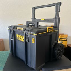 $100 NEW Dewalt Toughsystem 2.0 Rolling Tool Box