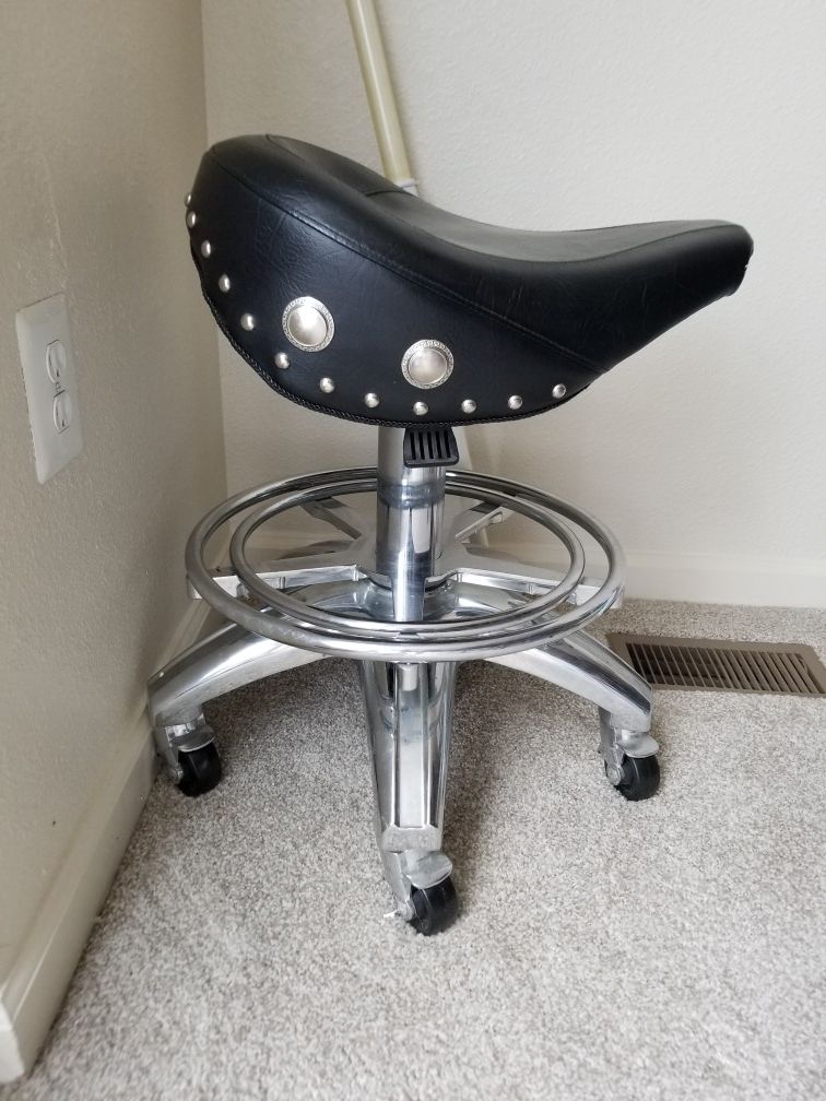 Motorcycle seat adjustable chair stool