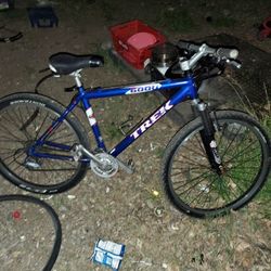 99 Trek 6000 Mountain Bike