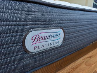 Simmons Beautyrest Platinum (Kimble Bay Extra Firm) King Mattress.