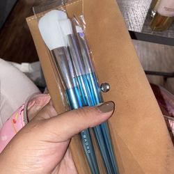 Elaina Badro makeup brush set