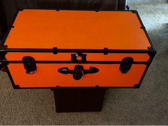 Seward 25-gallon (?) orange trunk