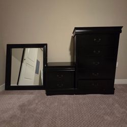 Dresser, Nightstand, & Mirror Set FOR SALE‼️