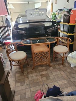 Table with 2 chairs