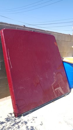 Tunnel cover for truck