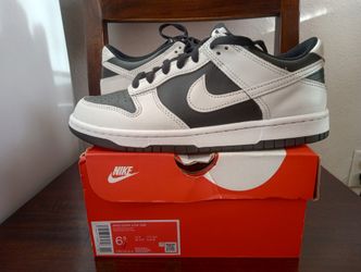 Like new Nike Dunk low size 6.5 Youth $50