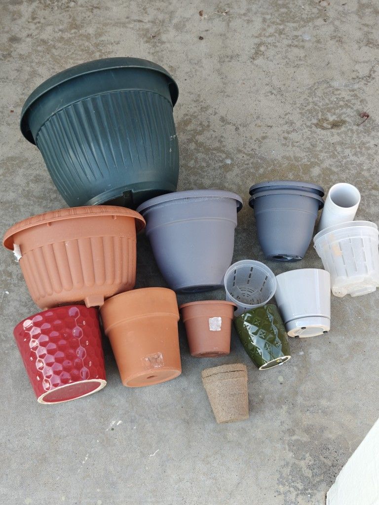 Moving sale! Plant pots,Flower pots