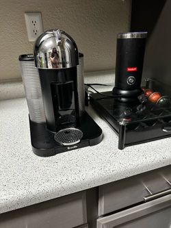Nespresso Vertuo- pod organizer and milk frother included