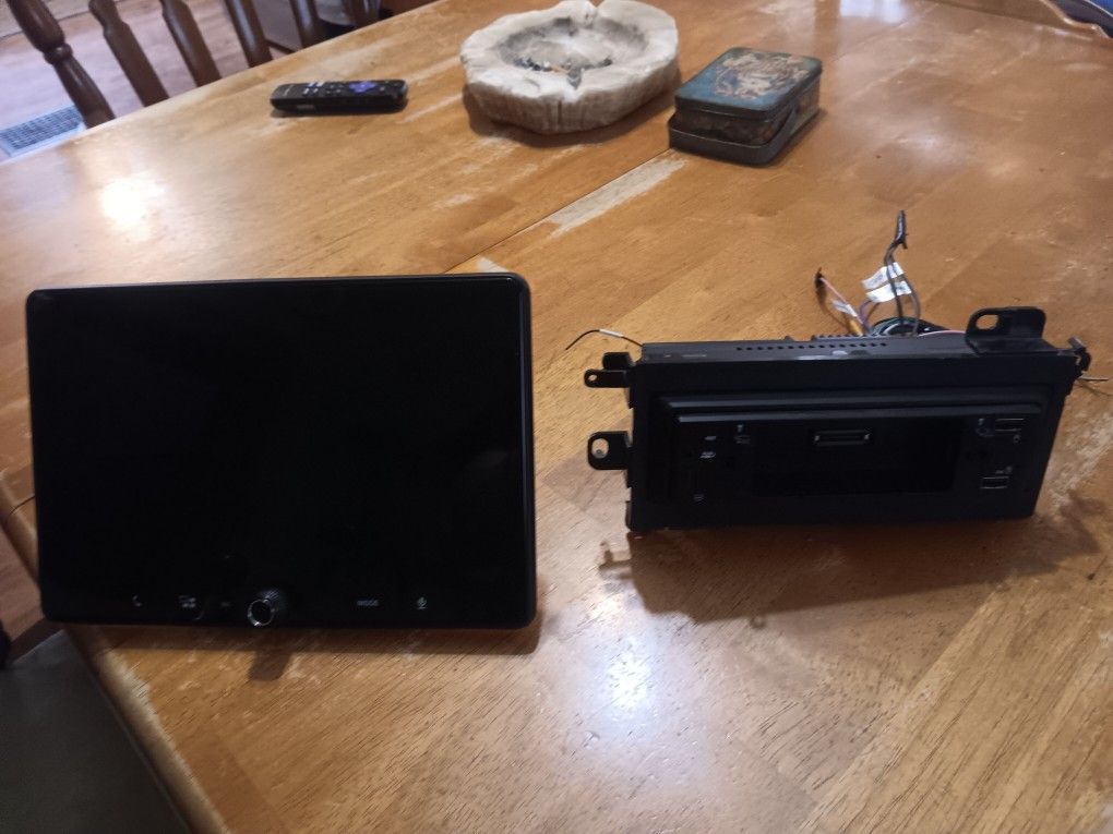 NEW 10.1 detachable adjustable TV deck