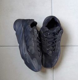 Yeezy 700 size 10.5