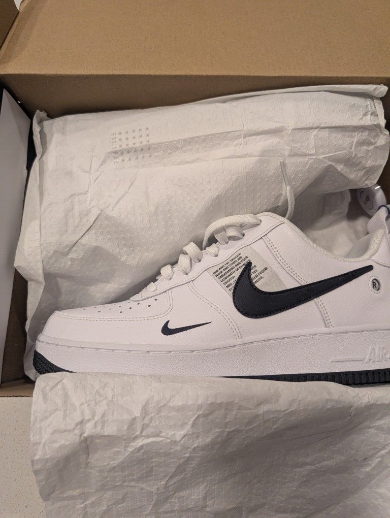 Nike Air Force 1 LV8