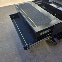 Kwikee 42 Series Electric Step 