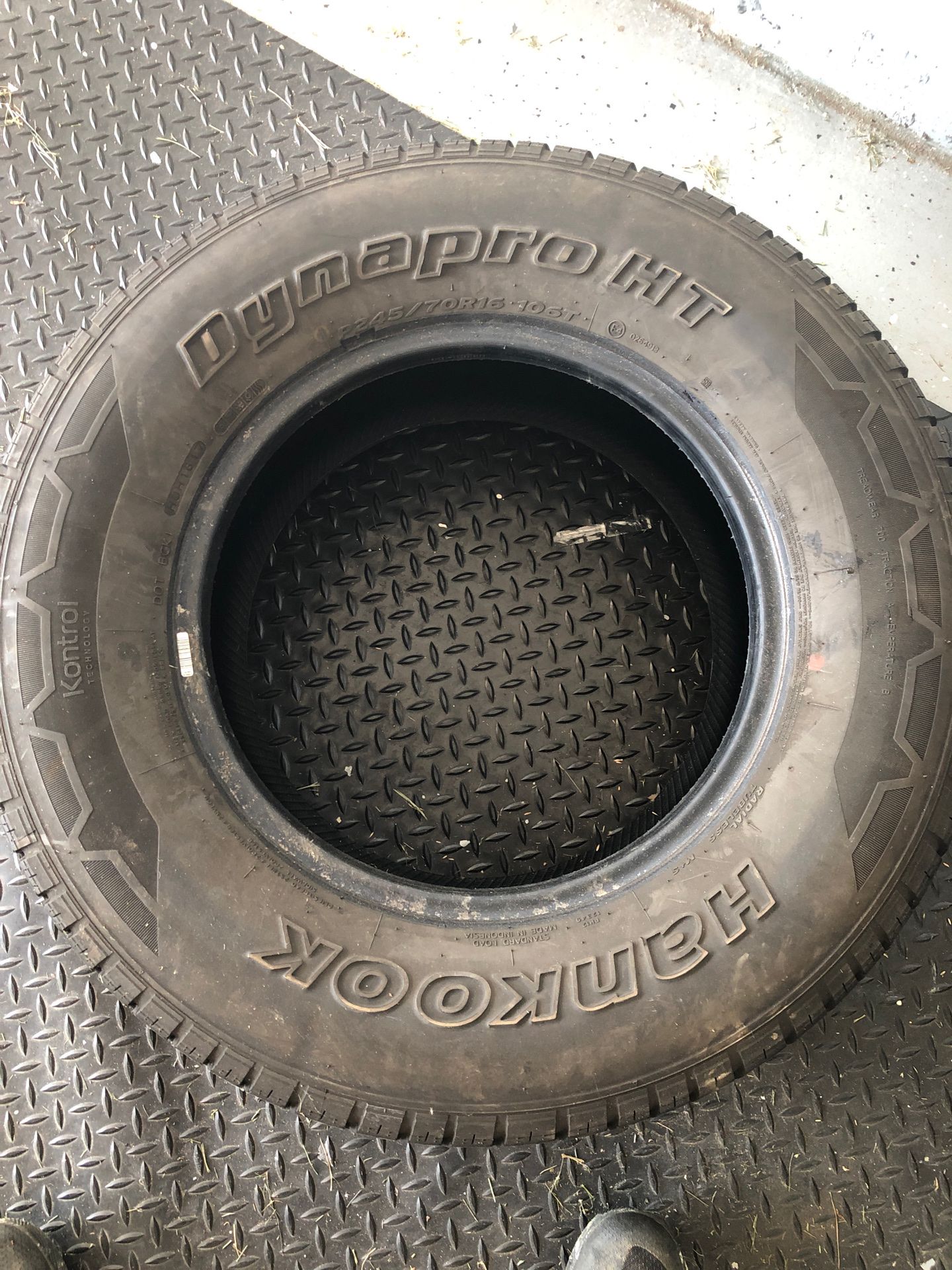 1 Hankook 245-70-16 USED