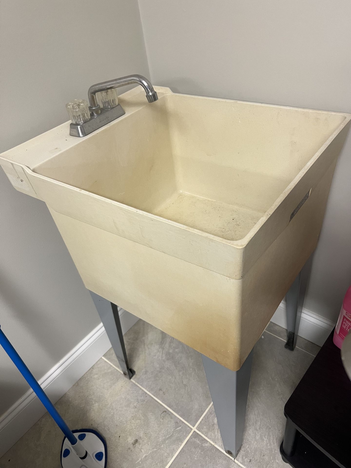 EL MUSTEE UTILITUB 24” x 20" Freestanding Laundry Utility Laundry Tub Sink w/Steel Legs & Faucet Kit
