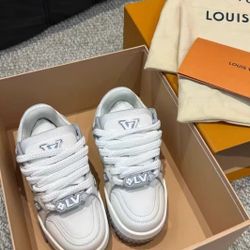LV Trainer Maxi Small chubby Cowhide logo Beaded Embellishment Low-top Boardshorts Women's White Gray 
